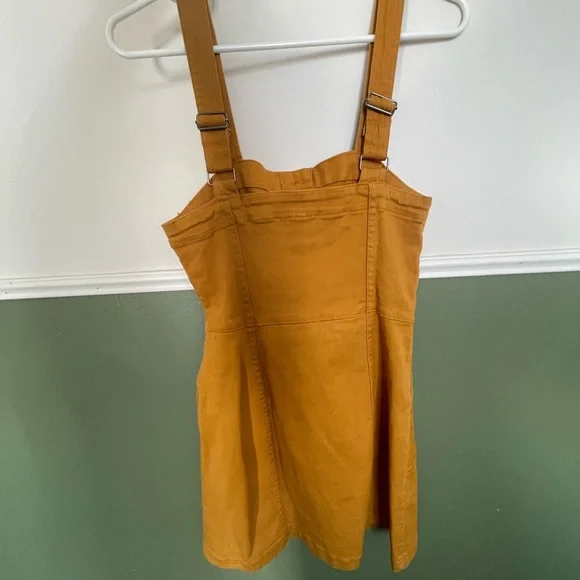 Mustard button up dress from H&M. Perfect for the fall! Size 4 and gently worn - Picture 2 of 3